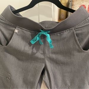 FIGS Womens Scrubs Set Casma Top Medium, Zamora Jogger Pants Small Graphite